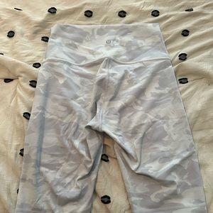 Lululemon jacquard  Camo bike shorts 6
